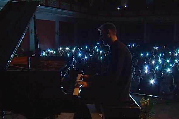 UA: БУКОВИНА транслював наживо концерт композитора та піаніста Єгора Грушина