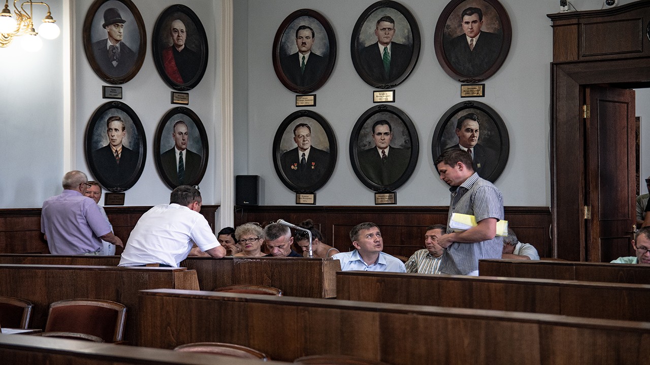 Депутати Чернівецької міської ради вирішили через суд забрати в облради право власності на п’ять земельних ділянок у місті